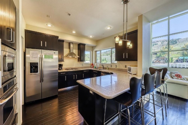 The Lofts #4A - Steps to the Slopes image 10