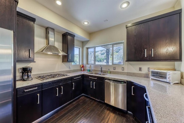 The Lofts #4A - Steps to the Slopes image 11