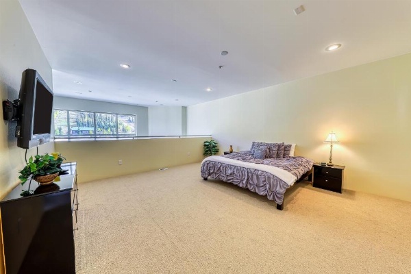 The Lofts #4A - Steps to the Slopes image 16