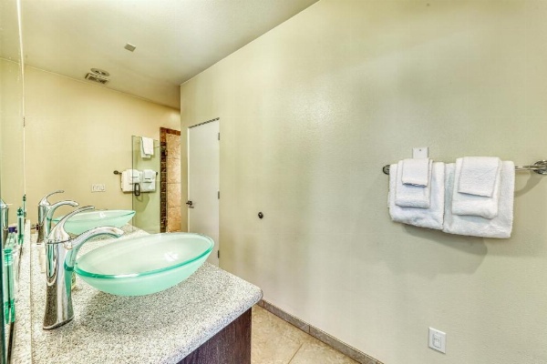 The Lofts #4A - Steps to the Slopes image 18