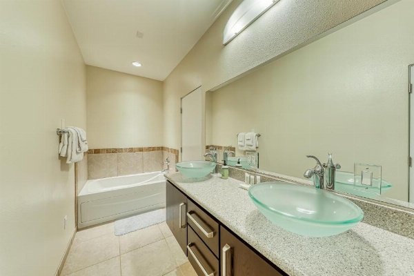 The Lofts #4A - Steps to the Slopes image 19