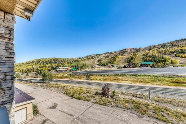 The Lofts #4A - Steps to the Slopes image 21