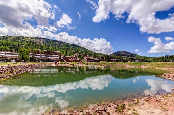 The Lofts #4A - Steps to the Slopes image 23