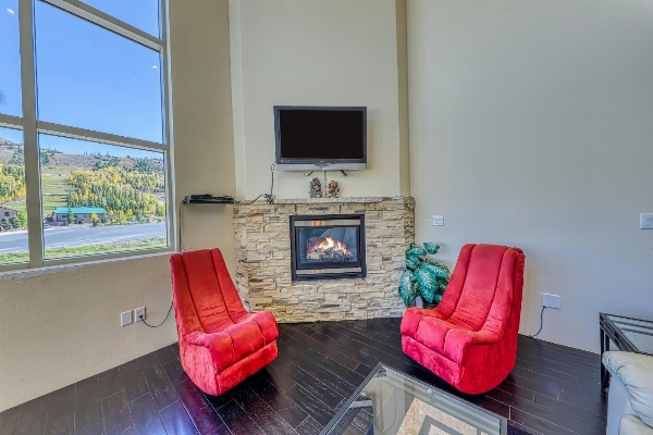 The Lofts #4A - Steps to the Slopes Main image