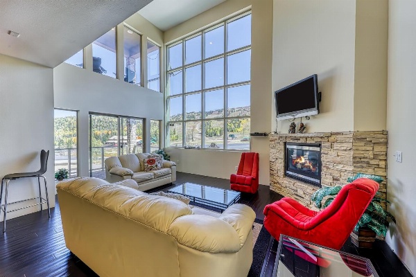 The Lofts #4A - Steps to the Slopes image 6