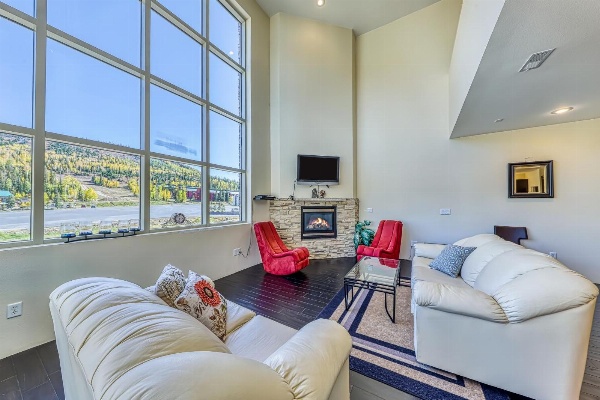 The Lofts #4A - Steps to the Slopes image 7