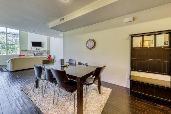 The Lofts #4A - Steps to the Slopes image 9